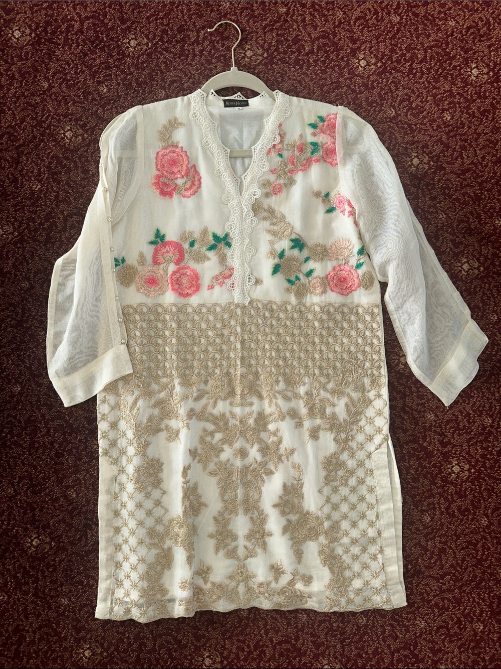Agha Noor White Embroidered Floral Kurta with Pink Accents- Pakistani Kameez